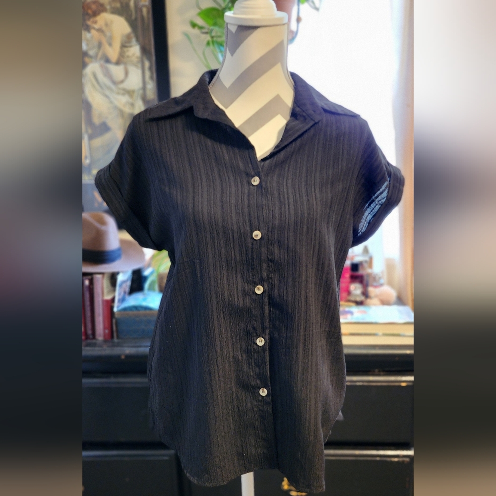 🖤 Black Lightweight Button-down Shirt